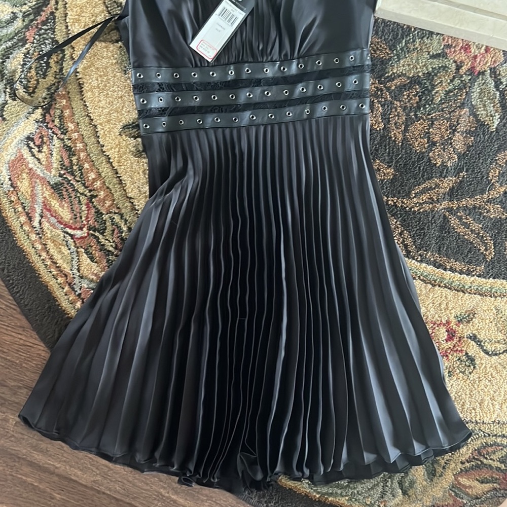 sexy BCBG silky black dress - Picture 4 of 5
